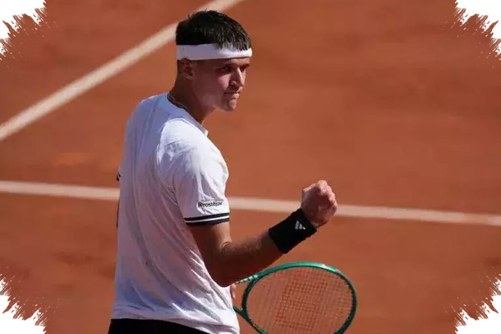 Pingsan Usai Lolos 4 Jam 41 Menit di French Open, Mensik Kecam Panas Ekstrem Paris