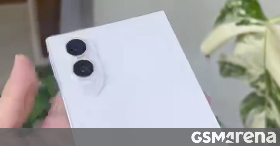 Bodi Samsung Galaxy Z Fold Wide Terlihat Sangat Ramping Dalam Video Hands-On, Bocoran Nama Resmi Ikut Ramai Dibahas