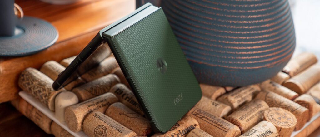 Baterai Lebih Besar Dan Kamera Lebih Berguna, Razr Plus 2026 Naik Harga Tapi Masuk Akal