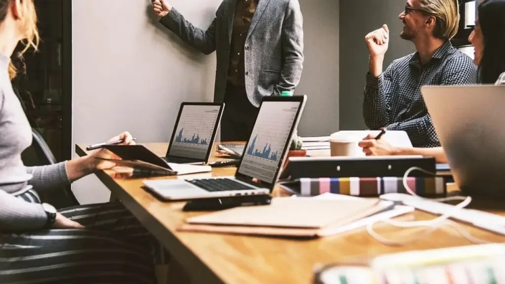 Bukan Pekerjaan Rutin Lagi yang Diburu, Perusahaan Justru Mencari Skill Manusia Ini di Era AI