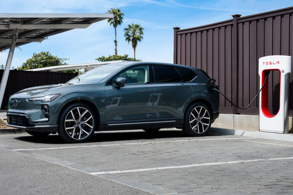 Lebih Dari 20 Ribu Tesla Supercharger Kini Terbuka Untuk Volvo, Ngecas EV Makin Mudah Di Eropa