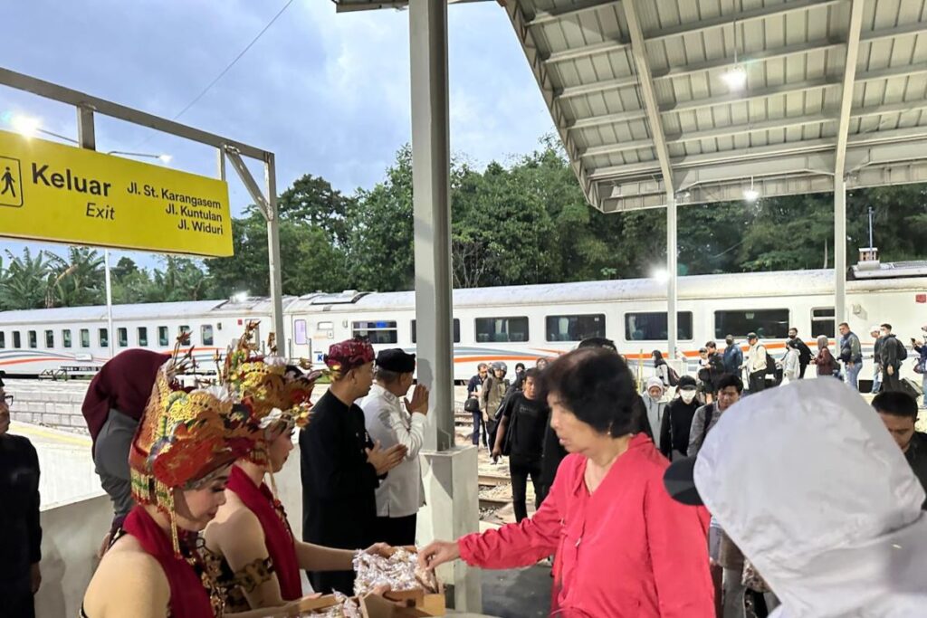 Banyuwangi Tawarkan Sambutan Hangat Bagi Wisatawan, Bagiak Dan Minuman Disajikan Di Stasiun Serta Bandara