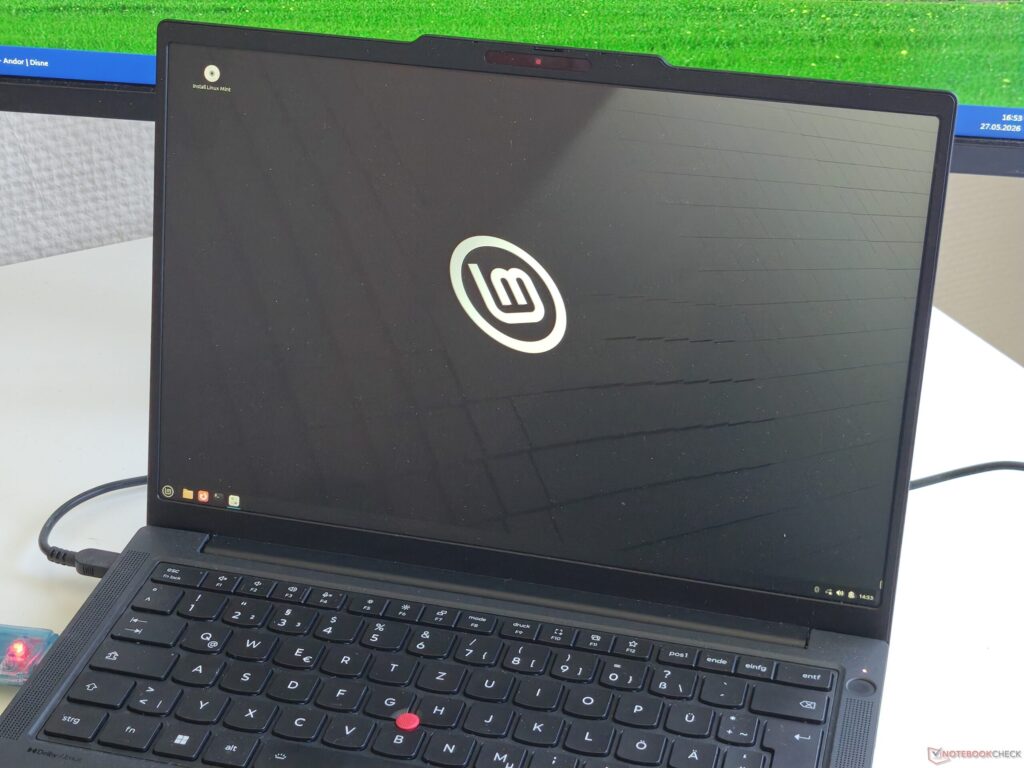 Linux di ThinkPad T14 Gen 7, Ethernet dan Touchpad Jalan Namun Wi-Fi Serta Audio Belum Beres