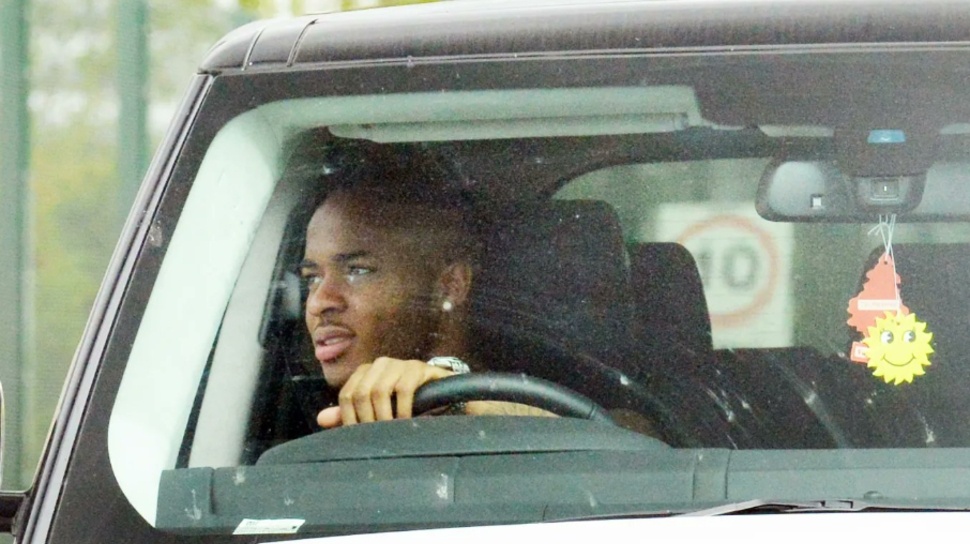 Sterling Ditahan Polisi Usai Lamborghini Menabrak Pembatas Tol, Dugaan Narkoba Diselidiki