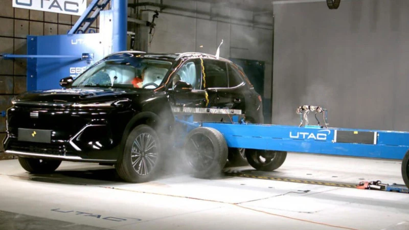 Uji Benturan Ganda Geely Starray EM-i Lolos, Kabin dan Baterai Tetap Terlindungi