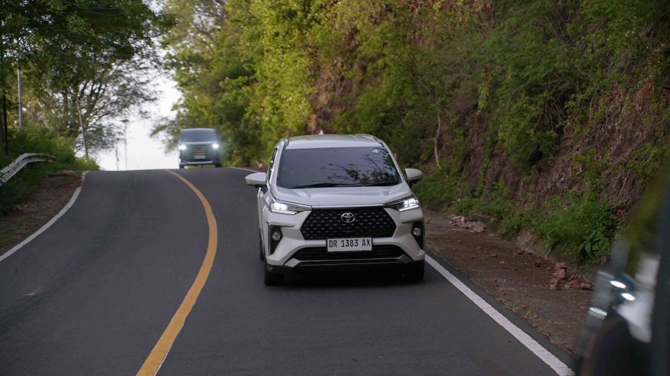 Baterai Terisi Sendiri dan Aman Dari Kesetrum, New Veloz Hybrid Ringan Dipakai Harian