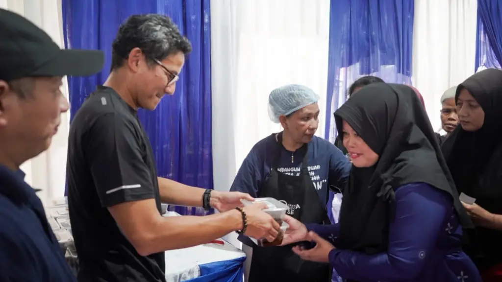 Ratusan Paket Rendang Dibagikan ke Hampir 1.000 Warga, Solusi Kurban Saat Harga Pokok Naik