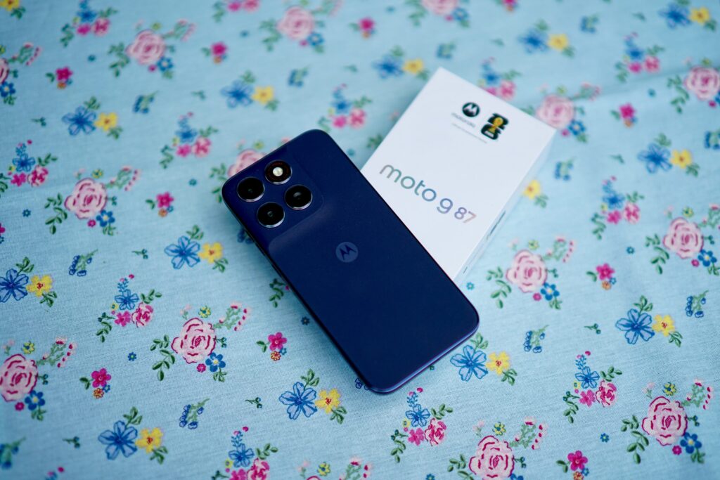 IP69 Dan Bodi Kulit Sintetis Bikin Moto G87 Lebih Aman Digenggam, Jarang Di Kelas Menengah