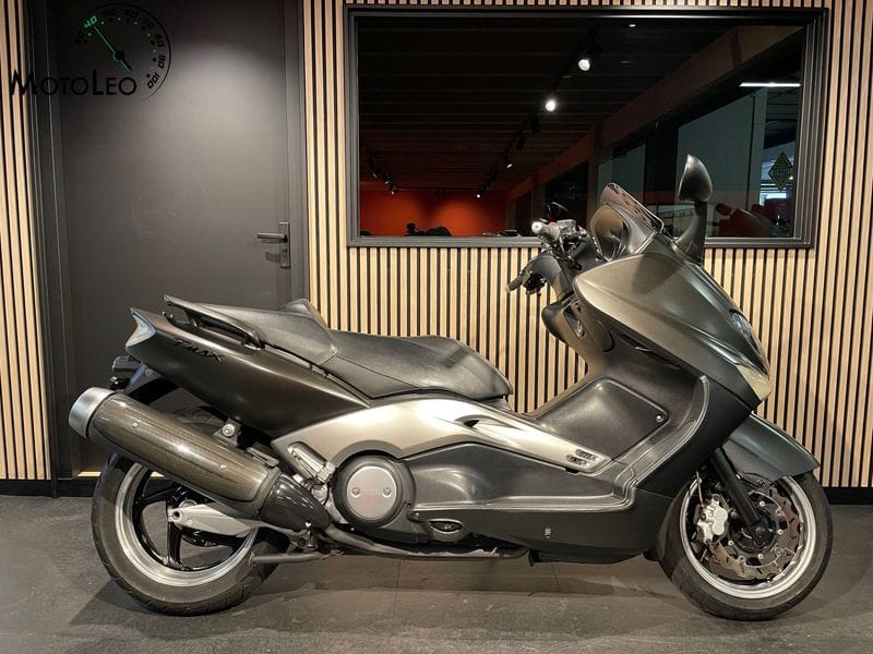 Honda X-ADV 750 Makin Gagah Di Medan Campuran, Yamaha TMAX 2026 Tetap Unggul Di Kenyamanan Aspal