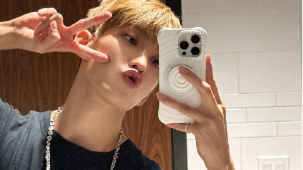 Mirror Selfie Dokyeom Buktikan Kunci Tampil Boyfriend Material Ada Pada Pose Yang Natural