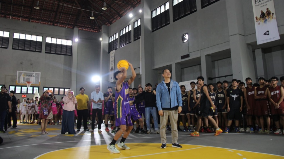 Lapangan Basket Sekolah Diperbarui, Sun Life Dorong Pelajar Sehat dan Melek Finansial