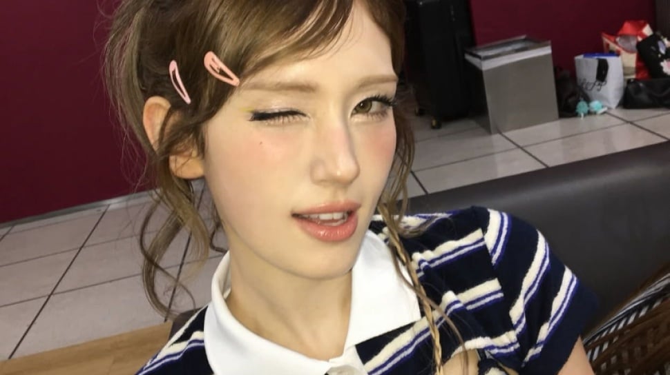 Pastel Ala Jeon Somi Ternyata Bisa Terlihat Edgy, 4 Inspirasi Outfit yang Tetap Manis
