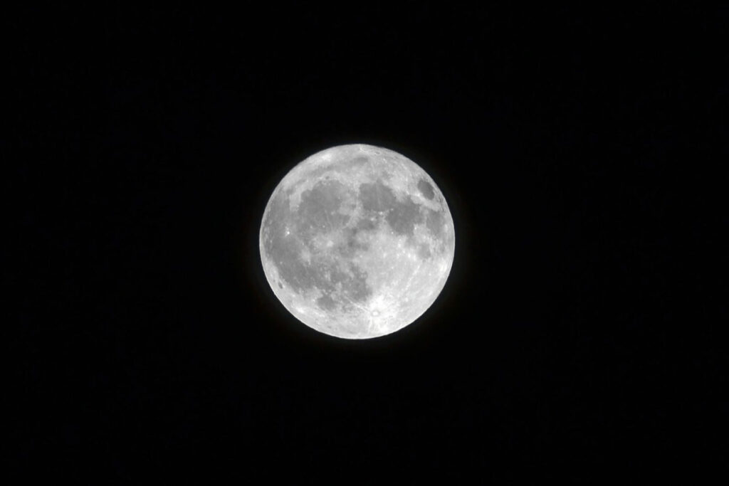 Bulan Bukan Sumber Cahaya, NASA Sebut Kilau Malamnya Hanya Pantulan Matahari
