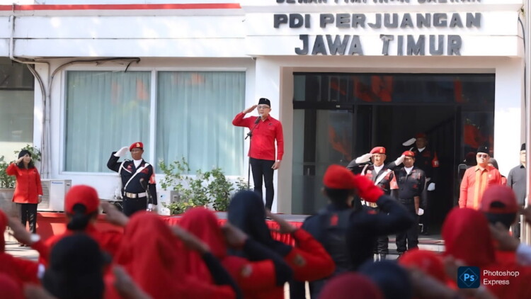 Potongan Tumpeng Pertama Untuk Tukang Becak Dan Satgas, PDIP Jatim Tegaskan Hormat Pada Wong Cilik