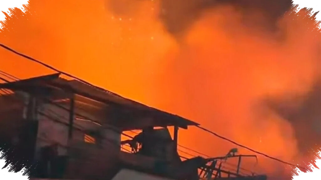 33 Unit Damkar Dikerahkan di Pasar Jiung Kemayoran, Api Masih Dijaga Agar Tak Menjalar