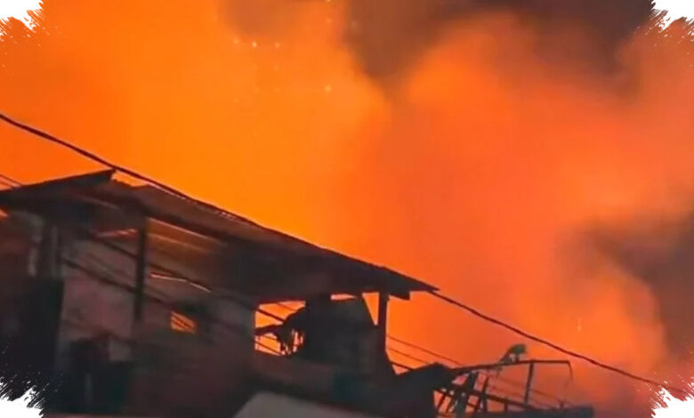 33 Unit Damkar Dikerahkan di Pasar Jiung Kemayoran, Api Masih Dijaga Agar Tak Menjalar