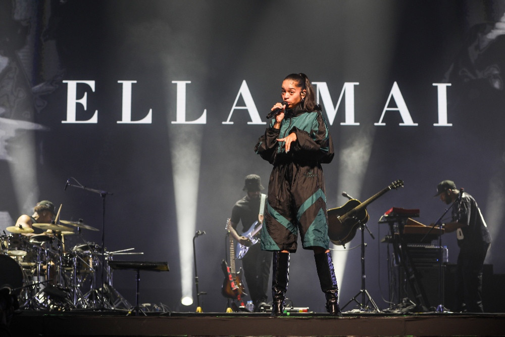 Special Show Ella Mai Bikin Java Jazz Terasa Lebih Akrab, Vokal Lembutnya Menahan Perhatian Penonton