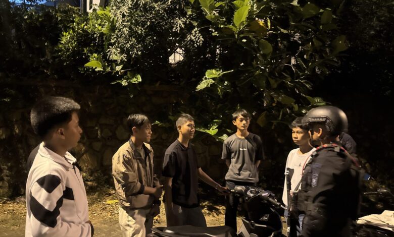 Patroli Malam Brimob Jabar Bikin Titik Rawan Karawang Lebih Terjaga, Warga Merasa Tenang