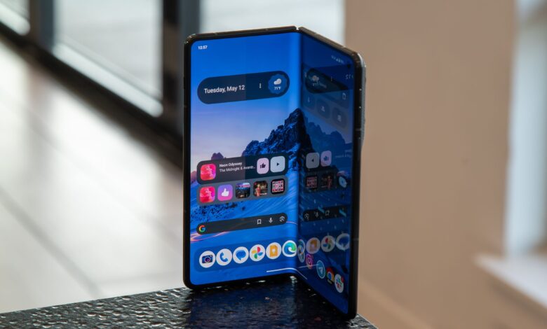 Razr Fold Dibanderol Lebih Rendah Dari Galaxy Z Fold 7, Dua Promo Awalnya Jadi Incaran