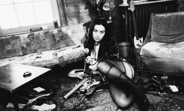 Album Baru Charli XCX Hadir Lebih Ringkas, Sampulnya Menyatukan John Cale, Marc Jacobs, dan Martin Scorsese