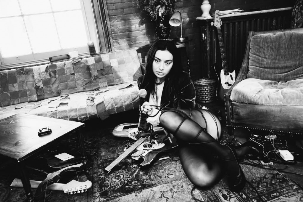 Album Baru Charli XCX Hadir Lebih Ringkas, Sampulnya Menyatukan John Cale, Marc Jacobs, dan Martin Scorsese