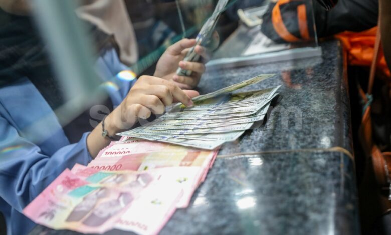 Tekanan Pasar Makin Berat, Rupiah Berpeluang Tembus Rp18.000 Tanpa Intervensi BI