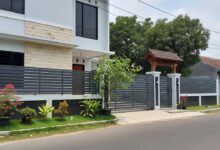 Pagar Rumah 2026 Makin Tegas dan Rapi, Dari Bilah Vertikal hingga Panel Geser