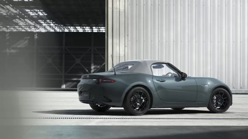 Zinc Green Metallic Jadi Warna Hijau Pertama Mazda MX-5 ND, Hadir Untuk Dua Tipe Sekaligus