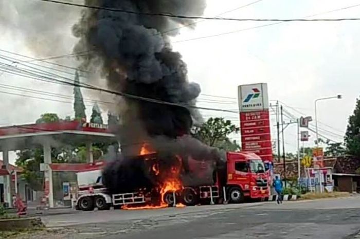 Ponsel Tak Memicu Api Di SPBU, Ahli Luruskan Anggapan Soal Larangan Itu