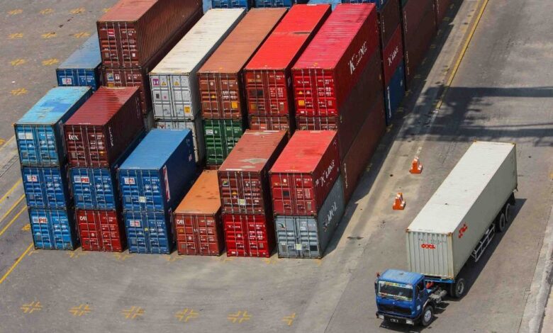 Impor Energi Melonjak, Surplus Dagang April Tinggal Nyaris Nol