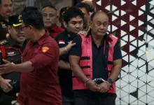 Kejagung Tahan Mantan Kepala BGN, 72 Jam Yang Sama Juga Diwarnai Sidang Nadiem Gelap