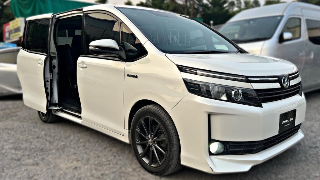 MPV Keluarga Rasa Premium, Toyota Voxy Dipasarkan Rp 631,8 Juta Dengan Kabin Mewah
