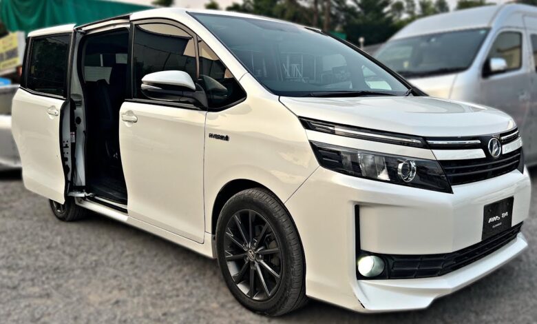 MPV Keluarga Rasa Premium, Toyota Voxy Dipasarkan Rp 631,8 Juta Dengan Kabin Mewah