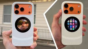 VisionCase Untuk iPhone 17 Pro Max Bawa Layar Sekunder, Bisa Tampil Notifikasi Hingga Game Retro Di Belakang