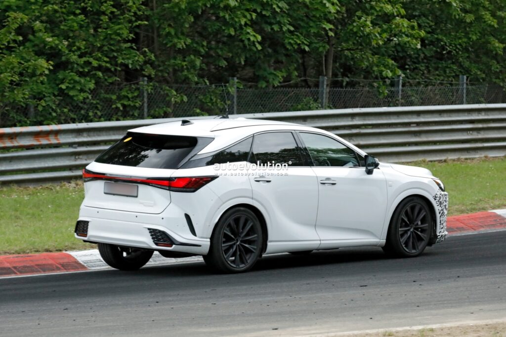Layar Berdiri Bebas Mengubah RX 2028, Lexus Tetap Menyimpan Wajah Lamanya