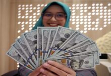 Rupiah Terancam Menembus Rp19.000, Dolar Menguat Di Tengah Gejolak Timur Tengah dan Emas Tertekan
