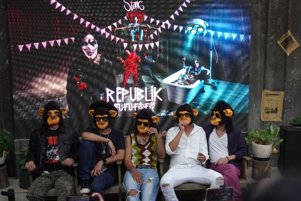 Republik Fufufafa Dibuka Dengan Protes Visual, Slank Soroti Alam dan Kebebasan Berekspresi