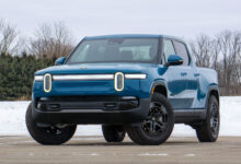 Kendaraannya Masih Bermasalah, Pemilik Rivian R1T Tumpahkan Protes Di Depan Showroom Denver