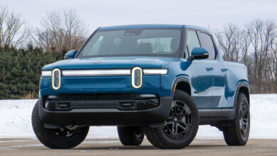 Kendaraannya Masih Bermasalah, Pemilik Rivian R1T Tumpahkan Protes Di Depan Showroom Denver