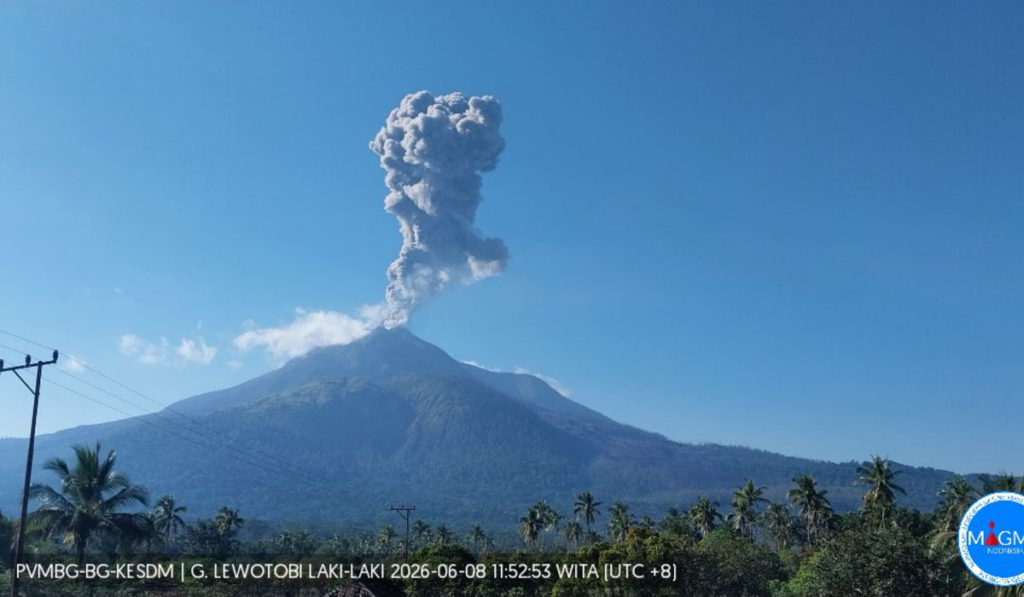 Abu Lewotobi Belum Aman, Bandara Frans Seda Maumere Masih Ditahan Tutup
