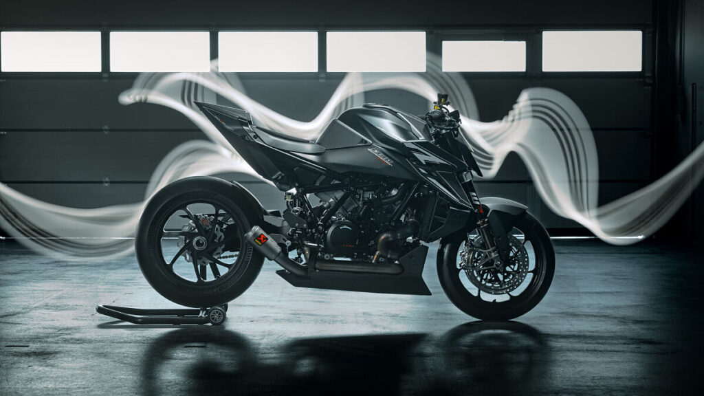 Hanya 100 Unit Di Dunia, KTM 1390 Super Duke RR Track Dibuat Buat Lintasan
