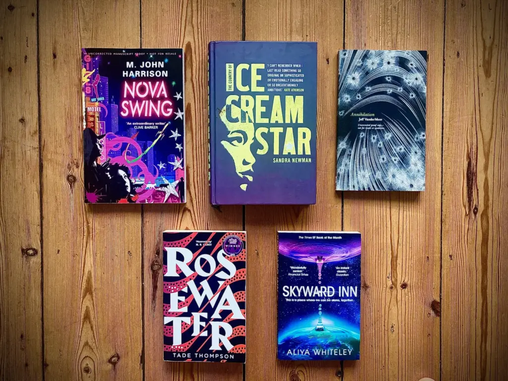 Dari Detektif Hingga Kisah Kehilangan, 5 Buku Fiksi Favorit Member EXO Punya Pesan Yang Menohok Hidup