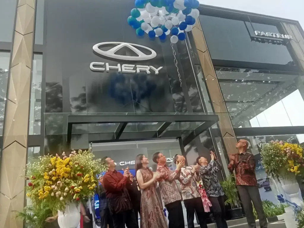 Bandung Punya Dealer Chery Yang Bisa Layani ICE, Hybrid, Dan EV Sekaligus, Begini Isinya