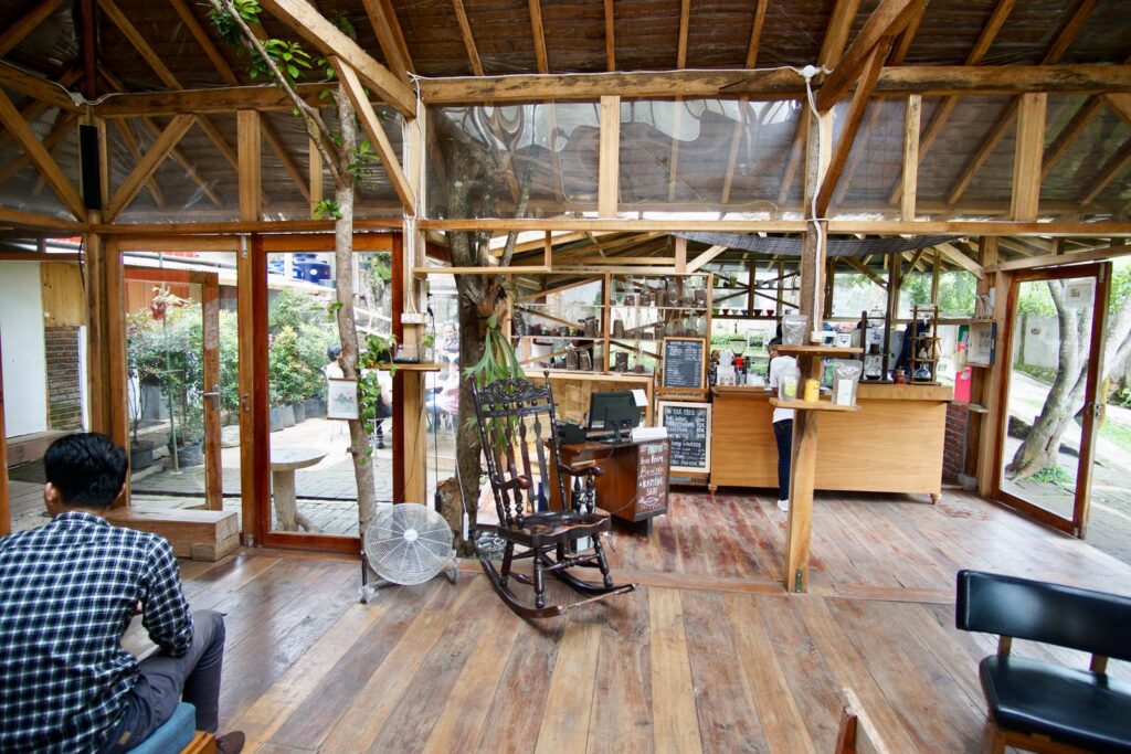 Lima Tempat Ngeteh di Bandung Ini Tawarkan Nuansa Homey Hingga Jejak Sejarah Teh