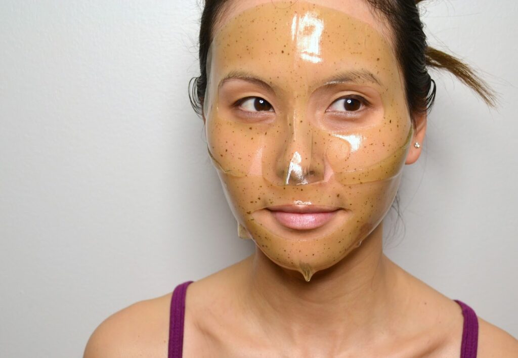 4 Brightening Gel Mask Ini Bikin Wajah Terlihat Lebih Cerah Seketika, Mana yang Paling Pas?