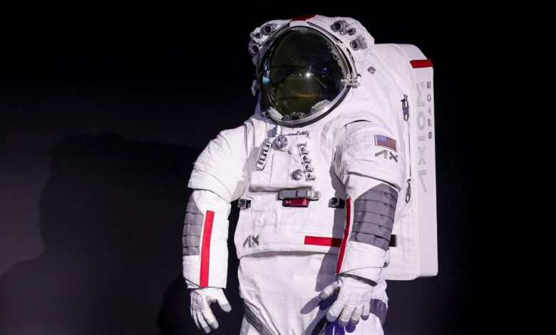 Pakaian Astronaut Prada untuk Misi Bulan, Didesain Tahan Hingga 8 Jam di Luar Wahana