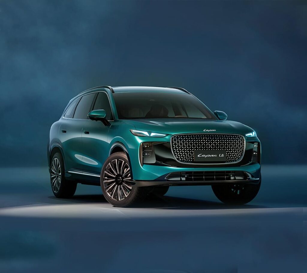 LEPAS Ubah Panggung Fashion Jadi Etalase Mobil Listrik Bernuansa Modern