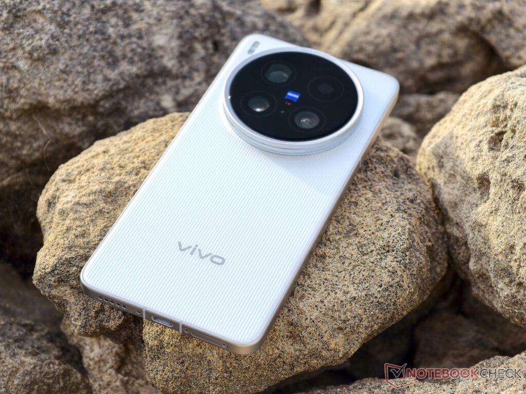 Snapdragon 8 Elite Gen 5 dan Kamera 200MP Ganda, Vivo X300 Ultra Tampil Sangat Serius