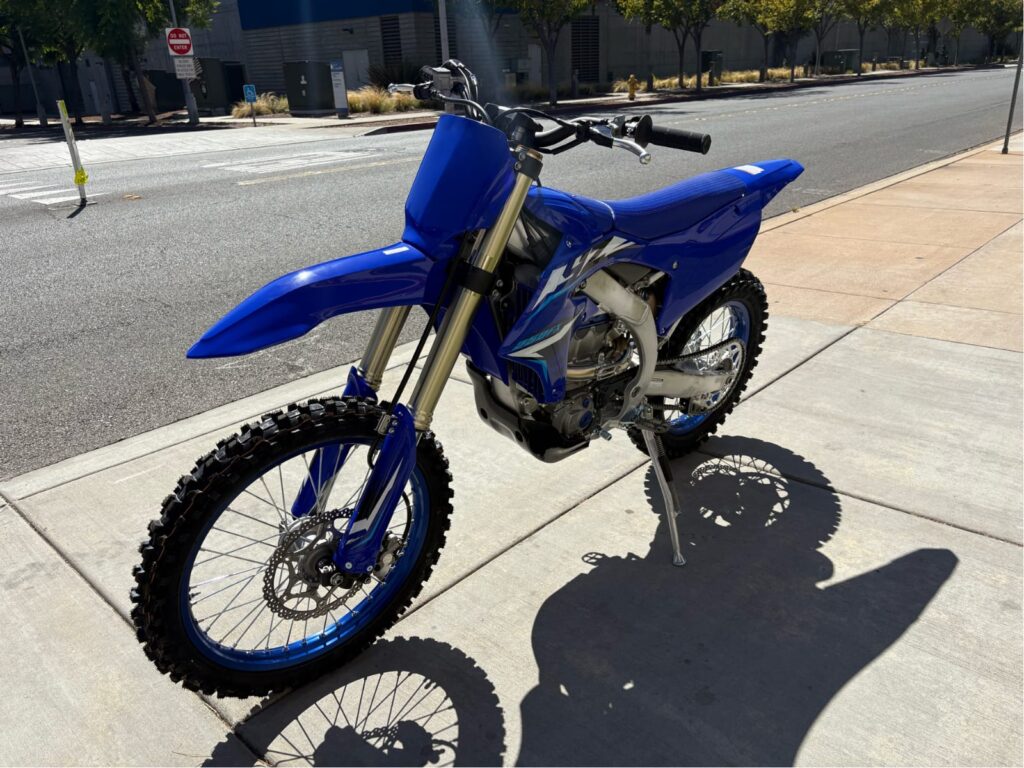 YZ250FX Bukan Sekadar Kencang, Paket Enduro Ini Dibangun untuk Tetap Terkendali