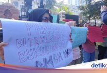Ibu-Ibu Geruduk DPRD Jabar, Sistem PCMB Dinilai Membuat Orang Tua Kewalahan